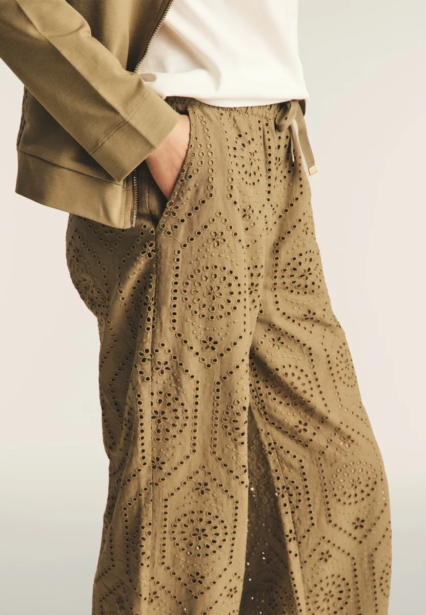 Pantaloni in mussola doppiati in cotone ricamato Sangallo – Bild 5