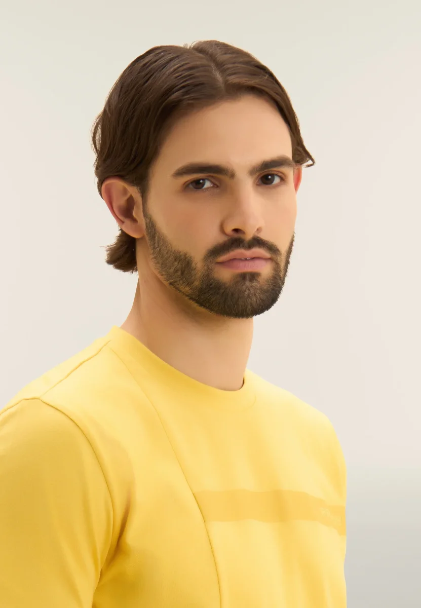 T-shirt in jersey con stampa logo tono su tono – Bild 5